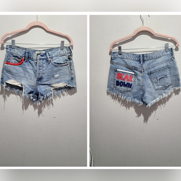 Free People We The Free Embroidered Distressed Printed Jean Shorts Size 25 - Picture 1 of 9